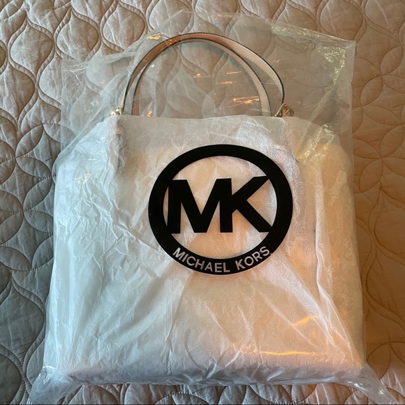 NWT Vanilla Micheal Kors Purse - Picture 7 of 7